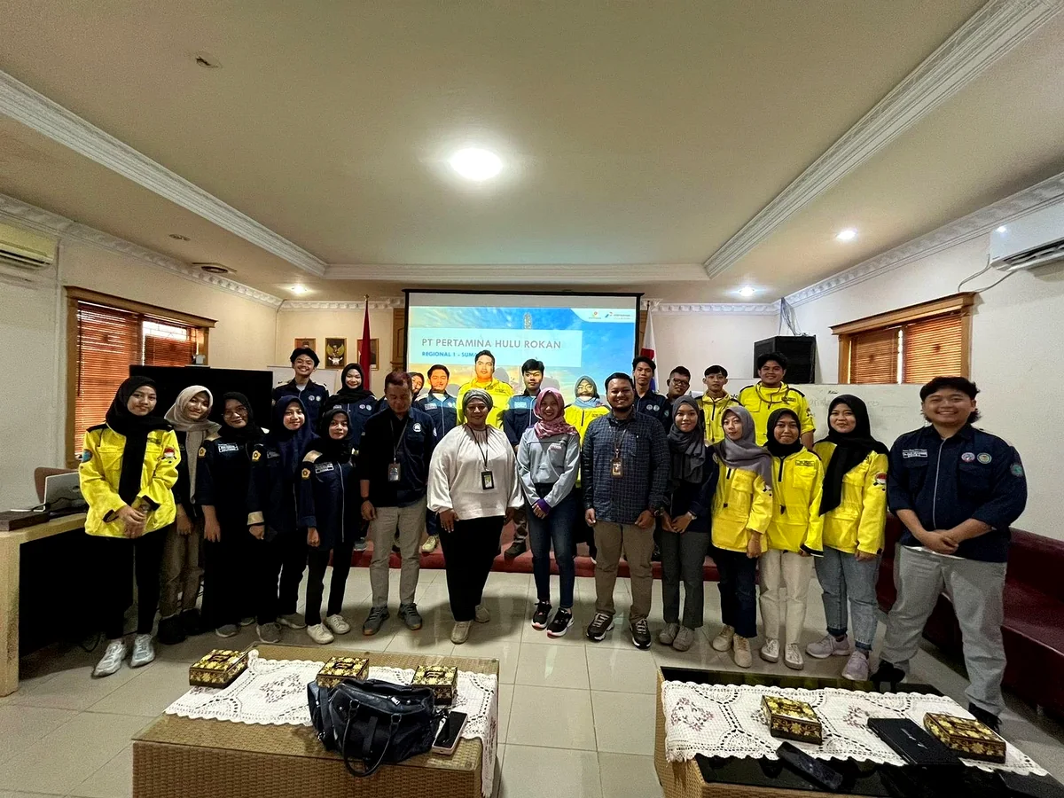 Committee, participants and host representatives after the PHR programme