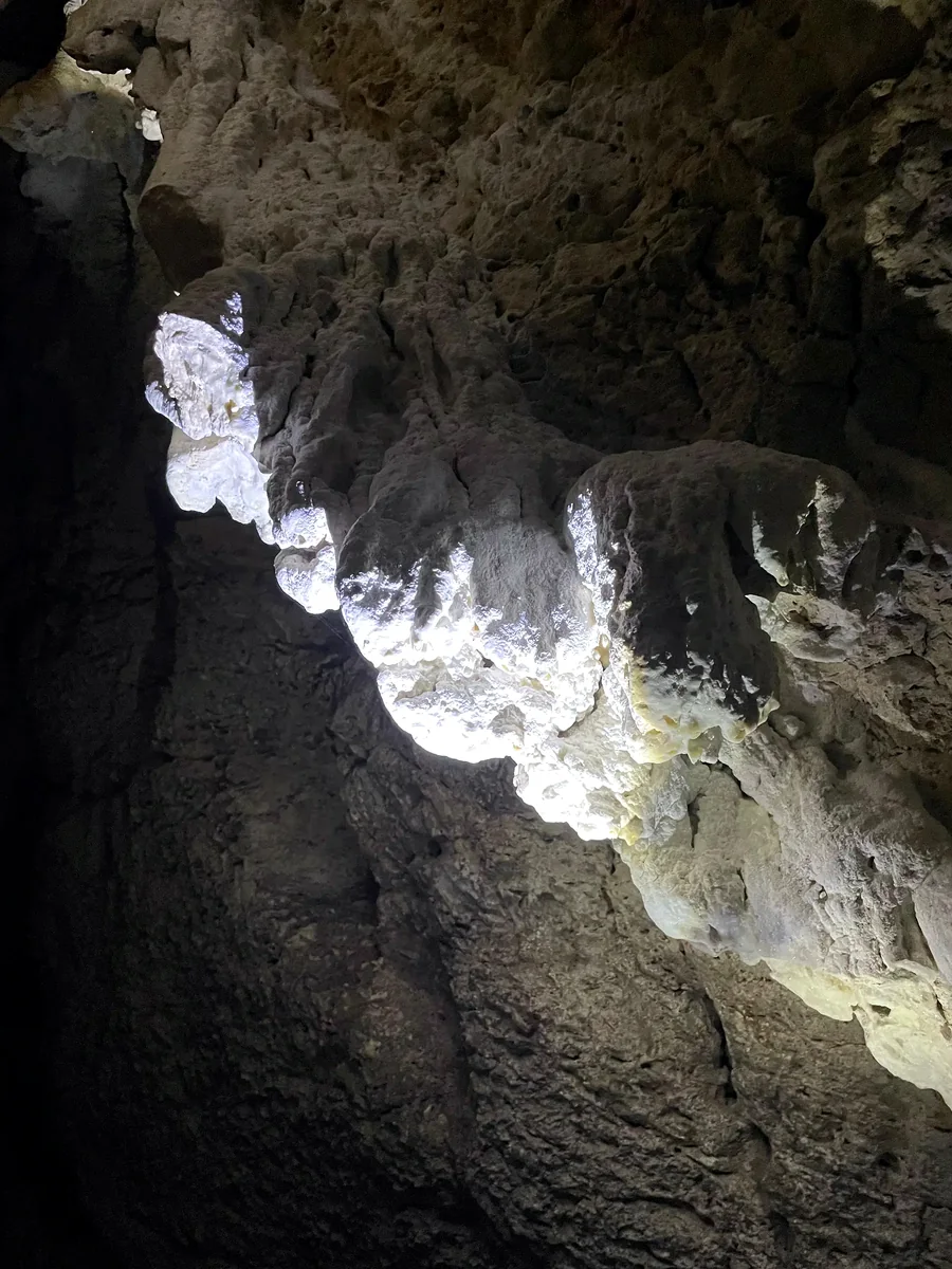 Knobbly coralloid-like cave deposit