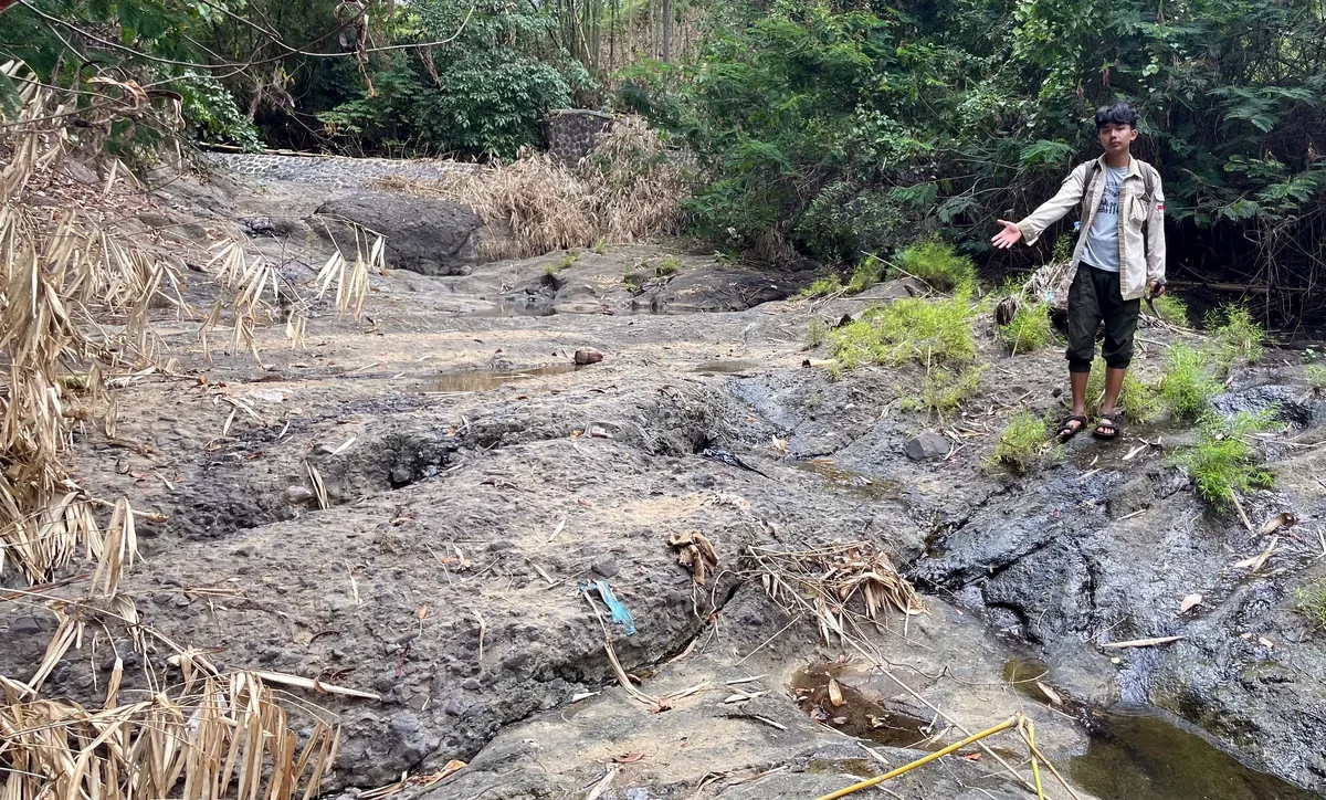 Stream-exposed coarse volcaniclastic body